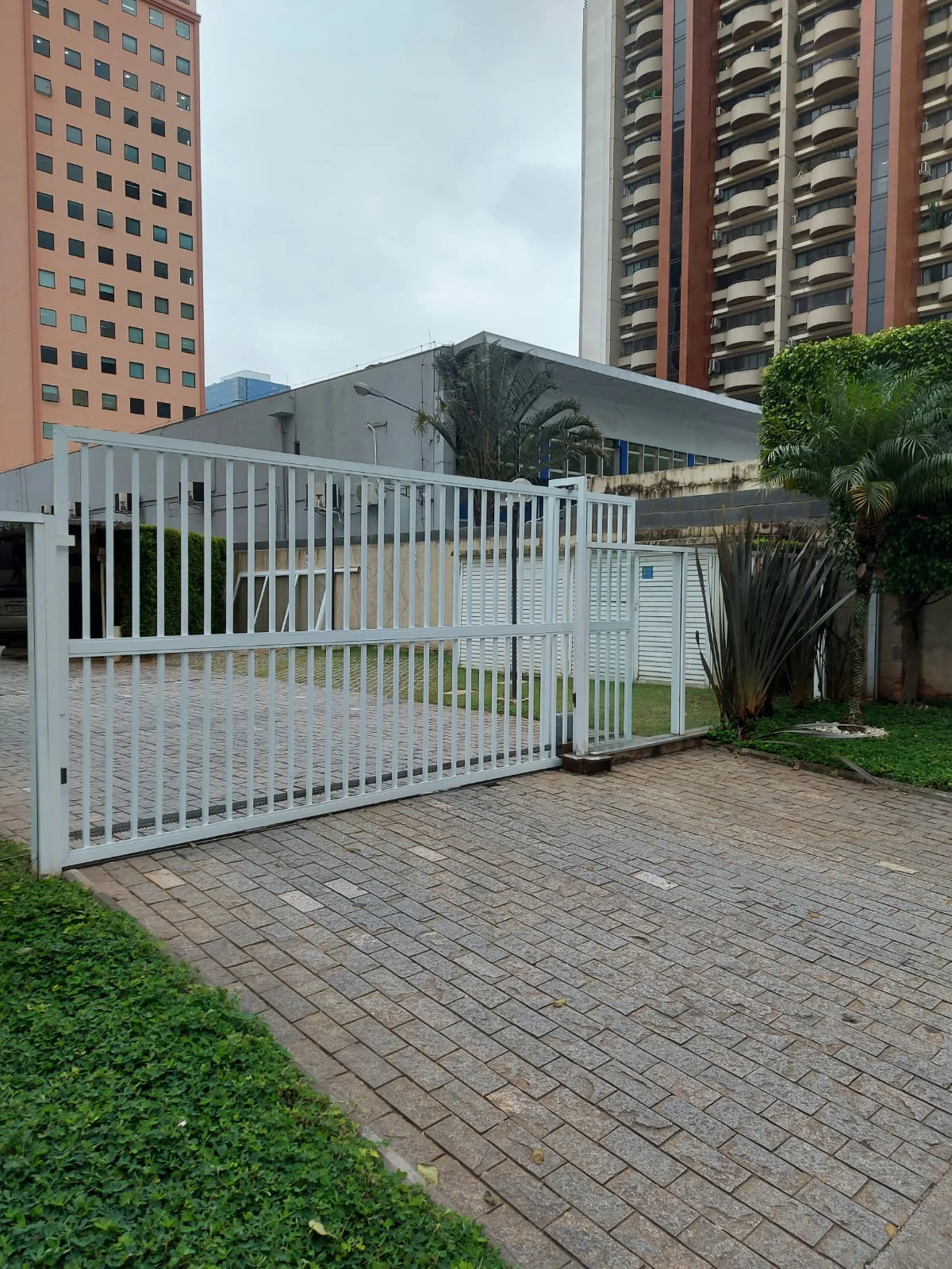 Portão de alumínio — Structta Esquadrias de Alumínio